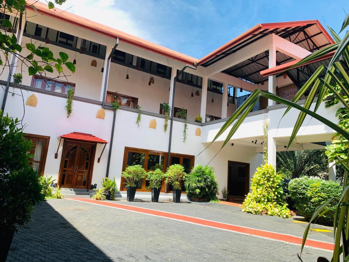 The Triangle Hotel Anuradhapura Eksteriør billede