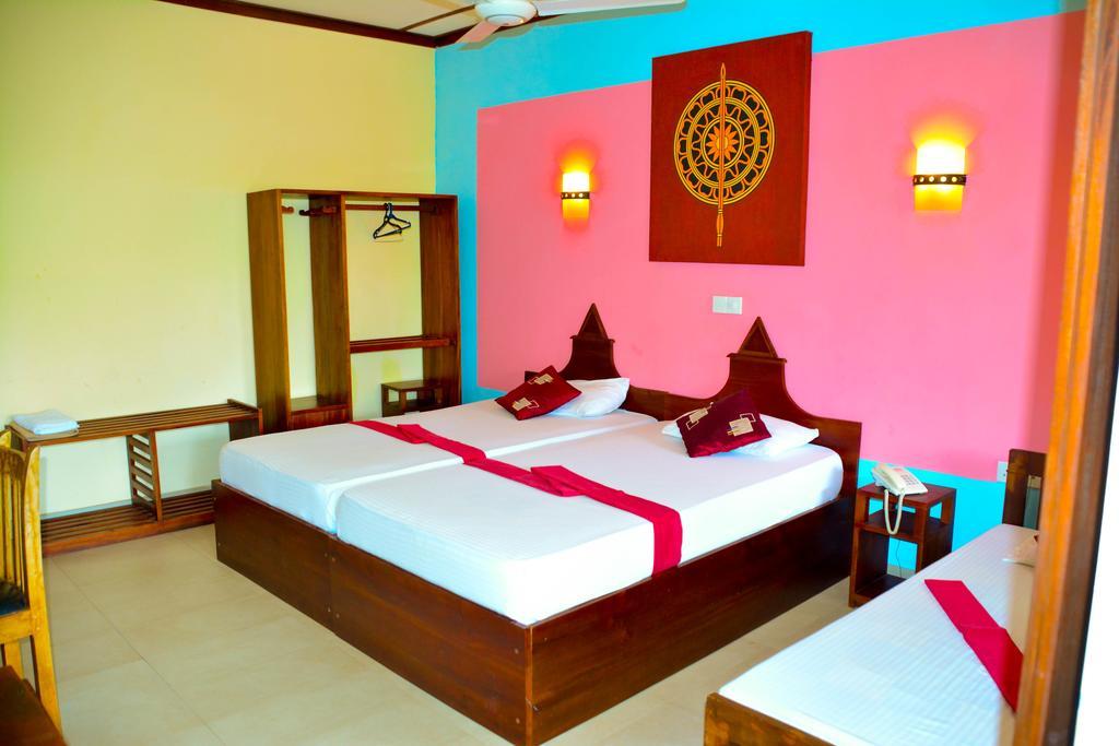 The Triangle Hotel Anuradhapura Eksteriør billede