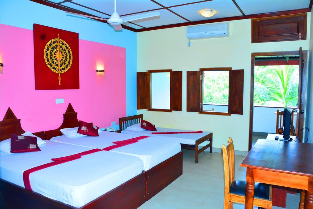 The Triangle Hotel Anuradhapura Eksteriør billede