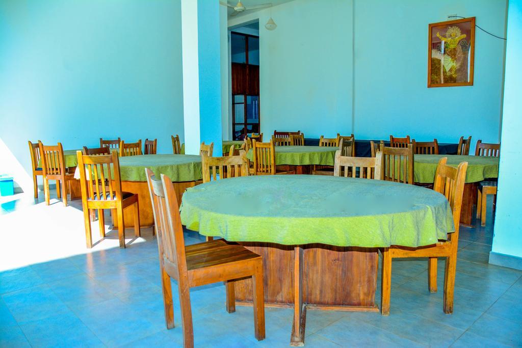 The Triangle Hotel Anuradhapura Eksteriør billede